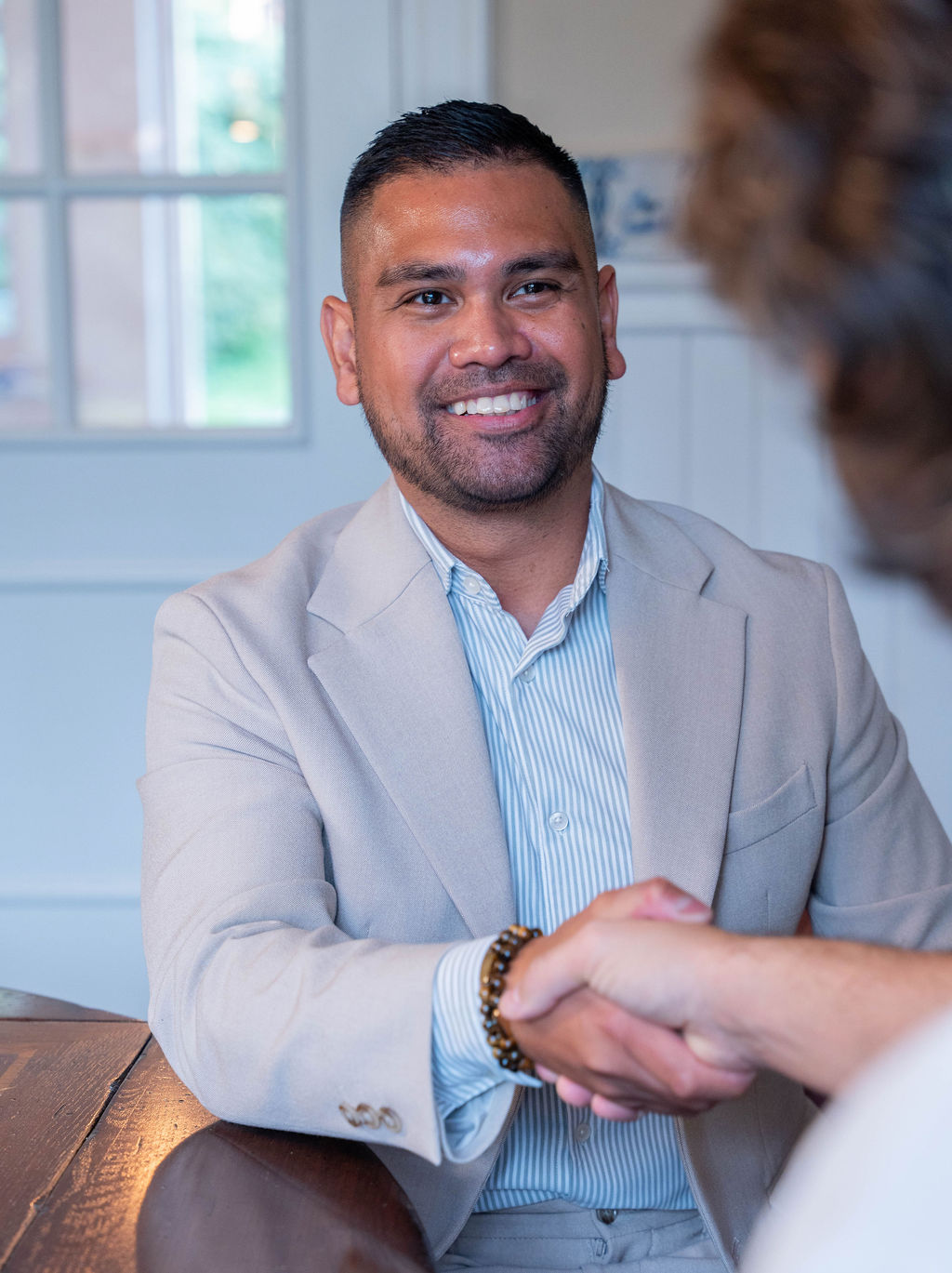 Rayon Aquino, hypotheekadviseur voor expats en internationals in gesprek